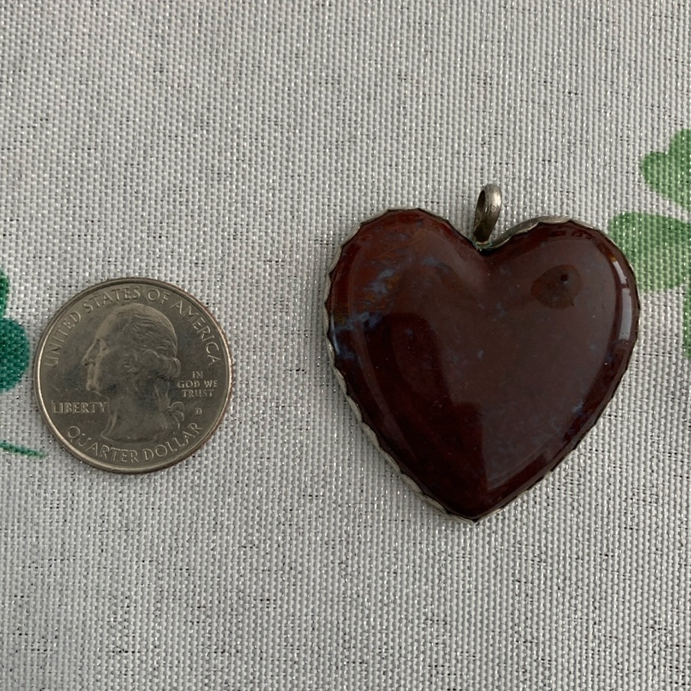 Agate heart pendant